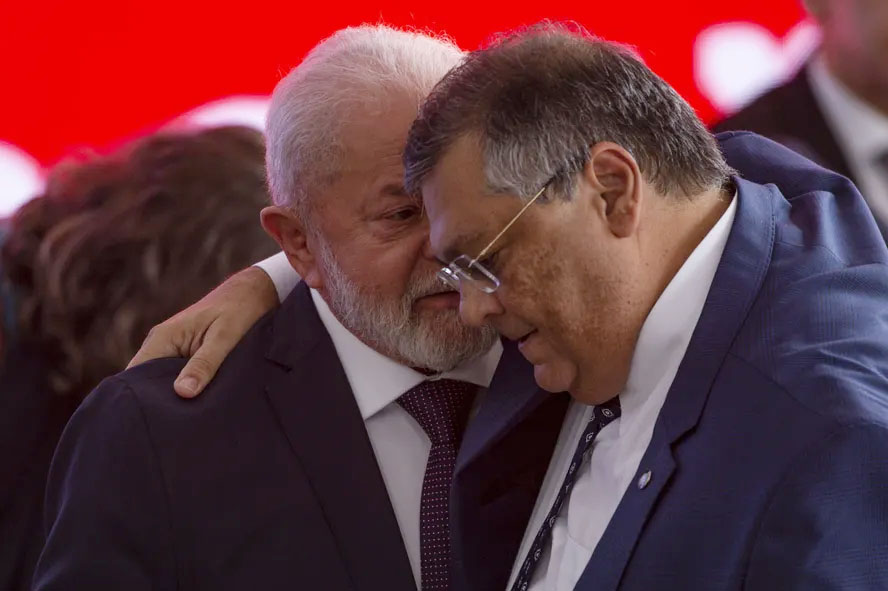 Lula sai em defesa de Flávio Dino e diz que “não há foto” dele com a dama do Comando Vermelho