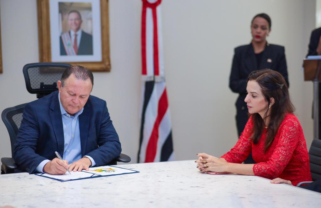 Governador assina nomeação de Flavia Gonzalez Leite para cargo de conselheira do TCE