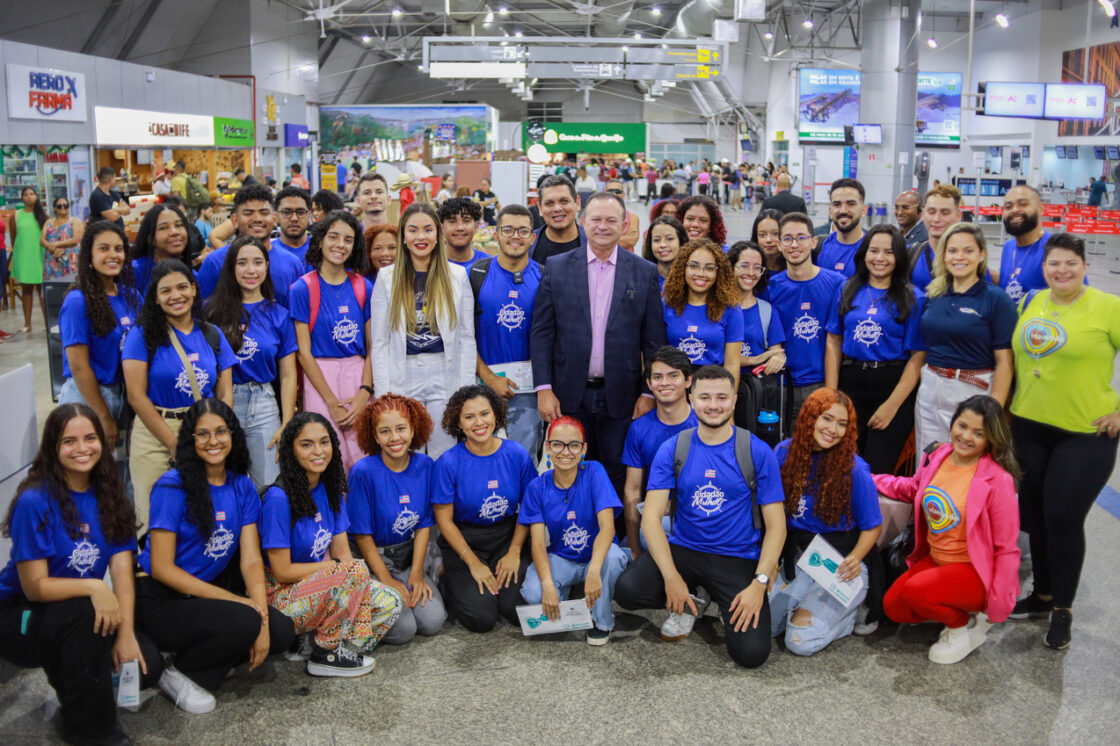 Jovens selecionados pelo programa Cidadão do Mundo embarcam para intercâmbio internacional