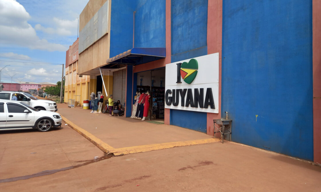 Brasileiros que vivem na fronteira temem clima tenso entre Venezuela e a Guiana