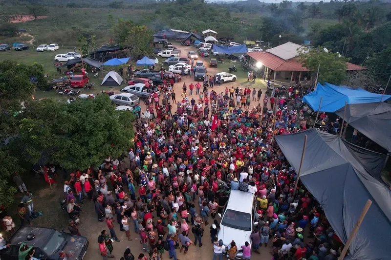 Tragédia em assentamento do MST: nove mortos após torre de internet cair sobre fiação elétrica