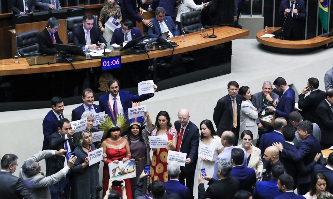 Congresso derruba veto do presidente Lula e mantém marco temporal indígena