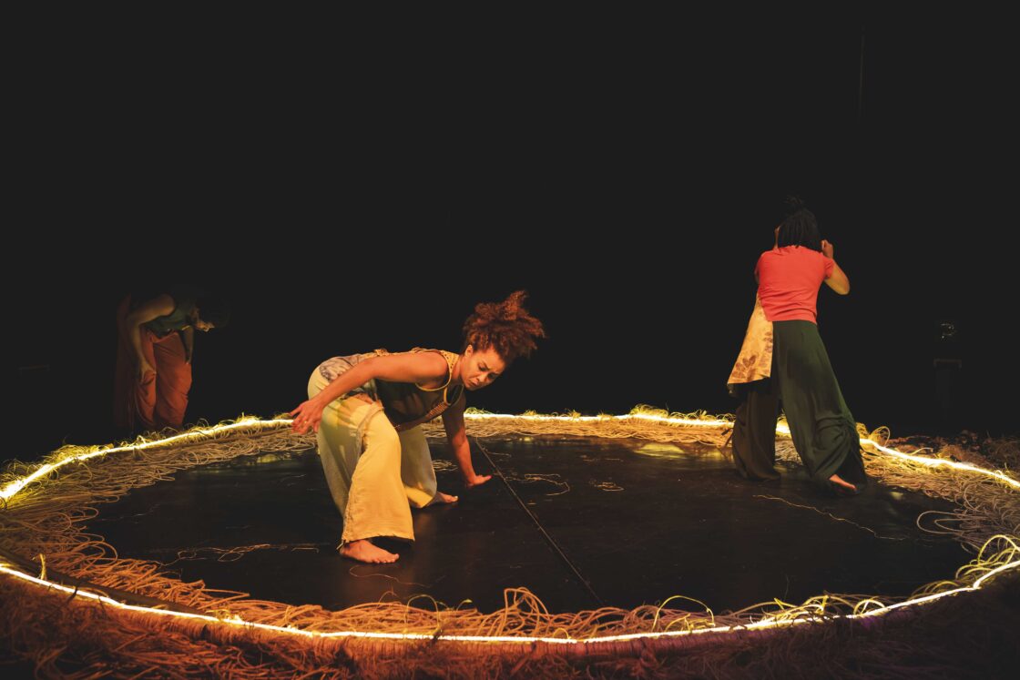 Núcleo Pèrègun lança livro com histórias de artistas da dança que são de terreiros de candomblé
