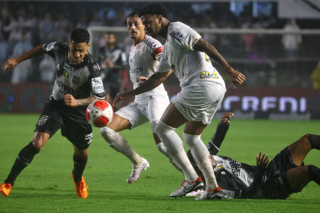 Giuliano marca dois e Santos derrota a Ponte Preta na Vila Belmiro