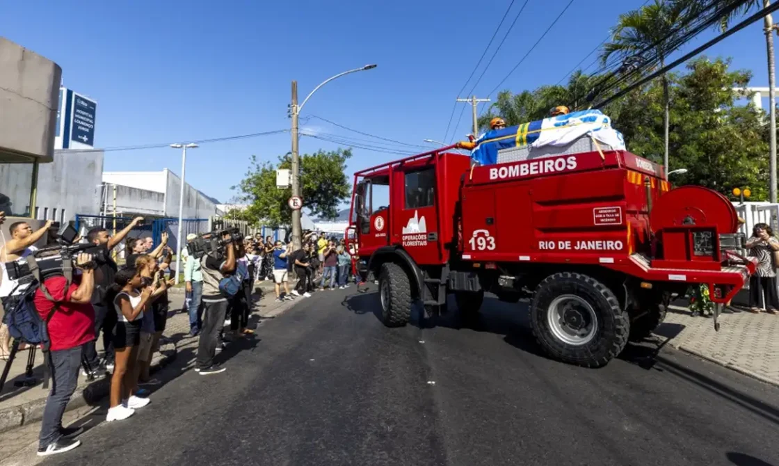 Corpo de Zagallo é sepultado neste sábado no Rio de Janeiro sob aplausos