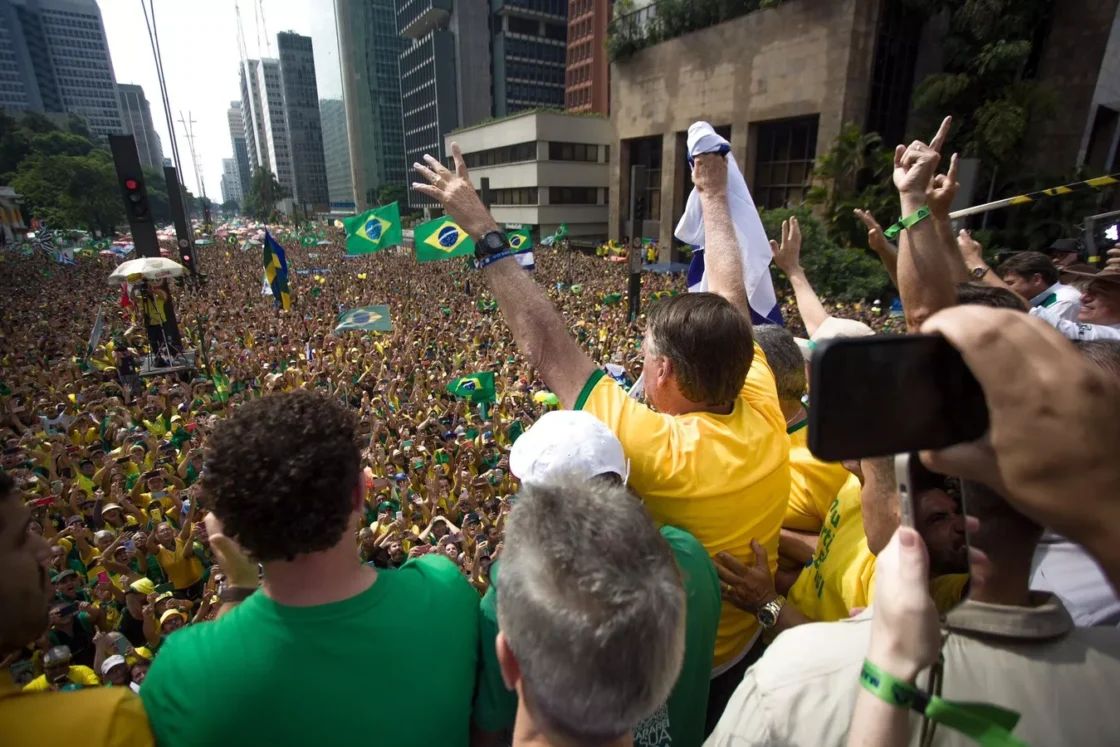 Em ato em São Paulo, Bolsonaro rebate acusações de que teria tramado um golpe