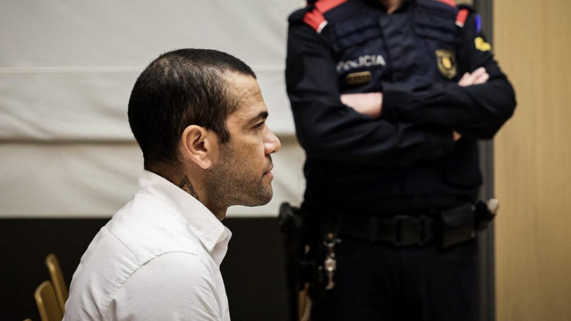 Daniel Alves é condenado a quatro anos e meio de prisão por crime de estupro