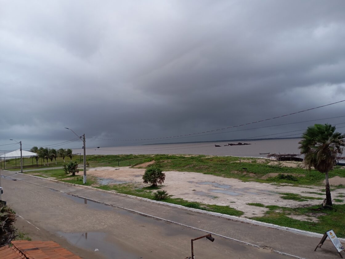 Quinta-feira chuvosa no Maranhão com alerta para ventos intensos
