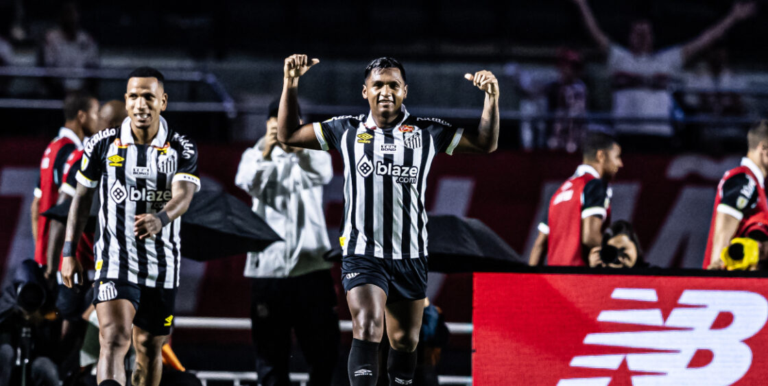 Santos vence clássico SanSão e Corinthians se reabilita com goleada