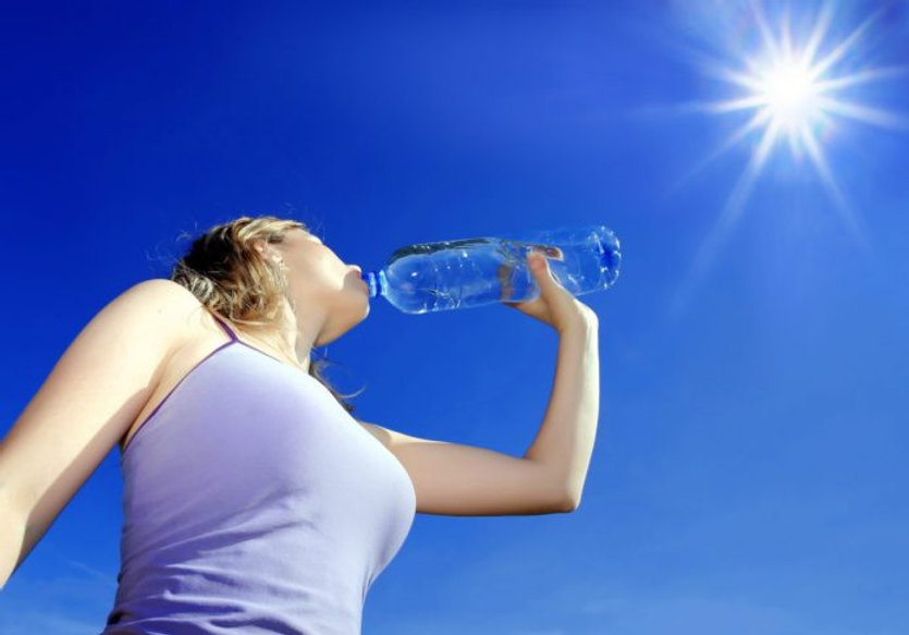 Calor intenso e bebidas geladas: uma combinação que “abre portas” para infecções de garganta