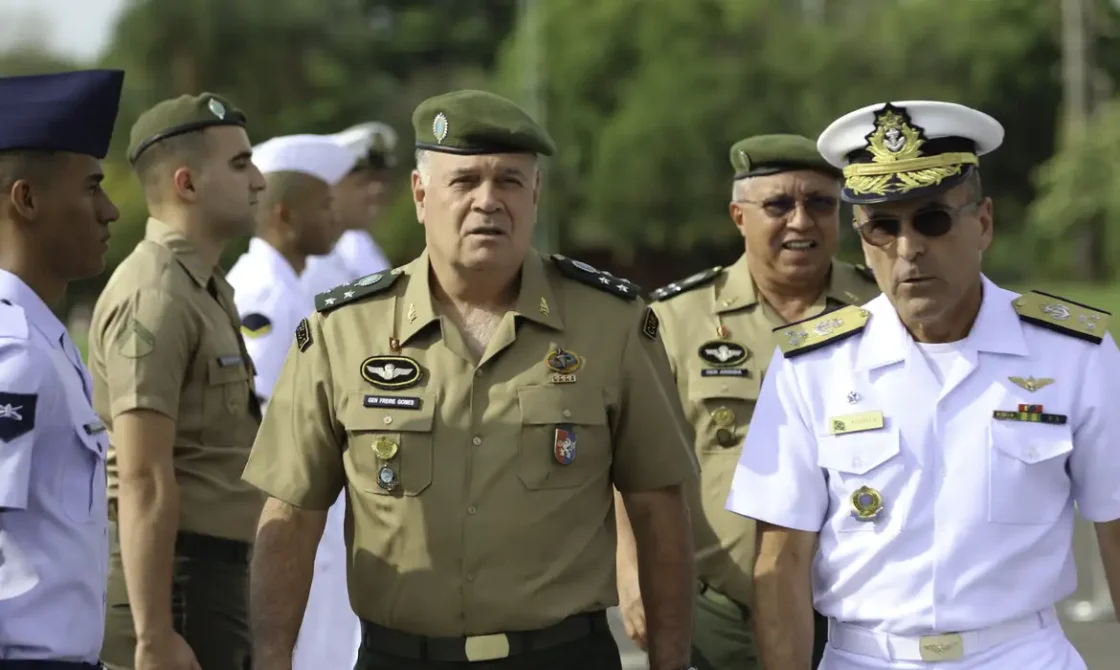 Ex-comandante do Exército confirma reunião com o ex-presidente Jair Bolsonaro sobre golpe