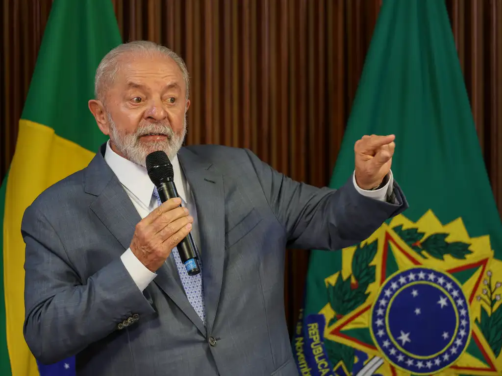 Lula diz que Bolsonaro se acovardou e não quis dar o golpe de estado