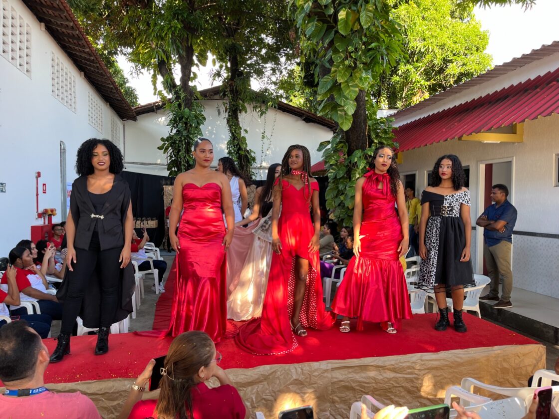 Senai promove desfile inovador em parceria com empresas de moda do município de Timon