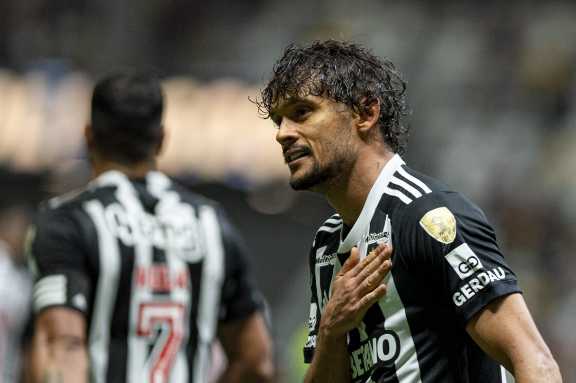 Galo sofre, mas vence Peñarol e garante 100% de aproveitamento na Libertadores
