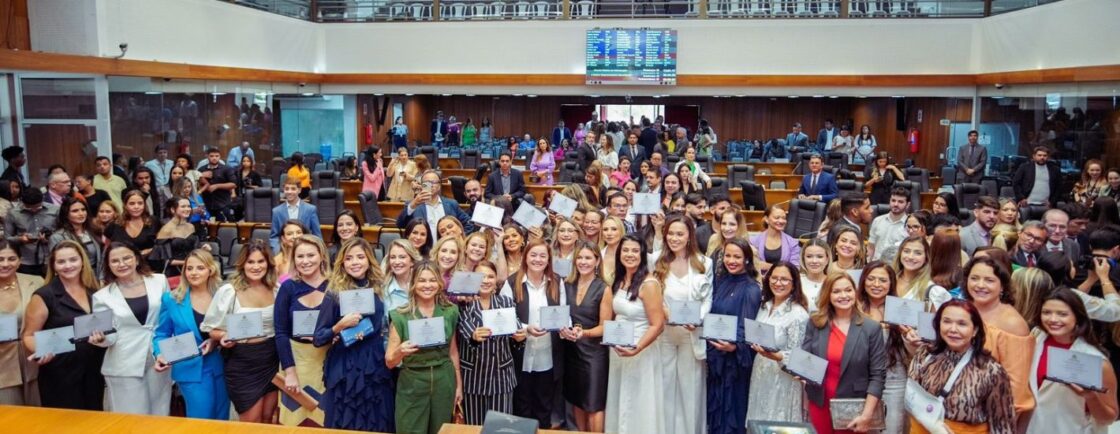 Assembleia Legislativa homenageia quarenta mulheres empreendedoras em sessão solene