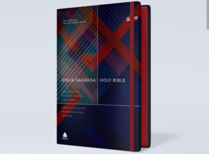 Editora Hagnos lança a Bíblia Bilíngue NBV – NIV que permite tradução para o inglês