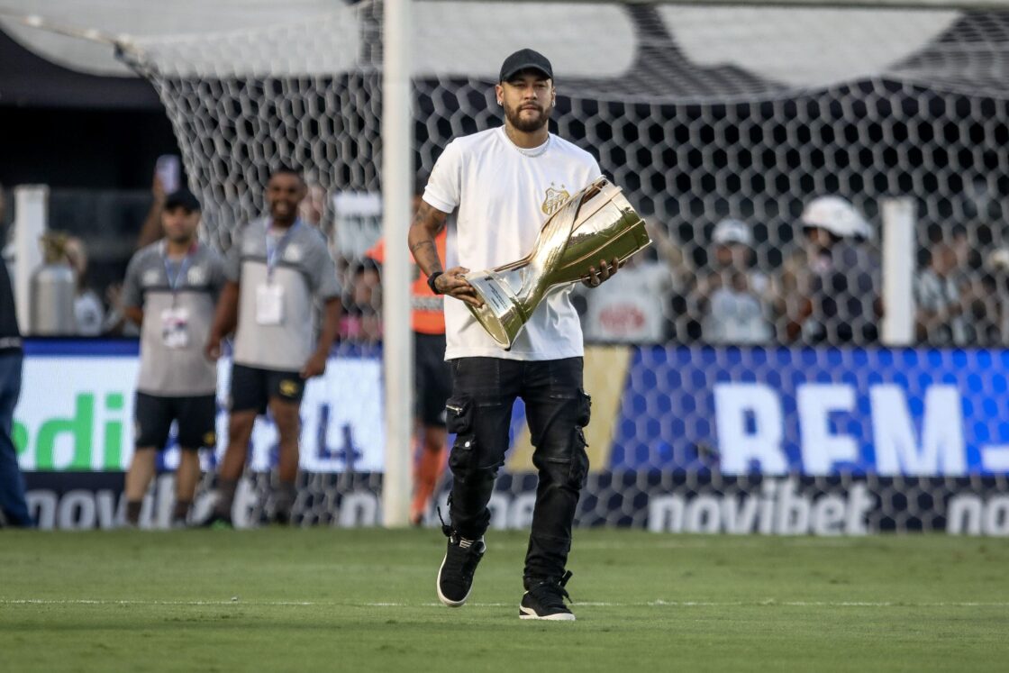 Com 220 milhões de seguidores, Neymar é o jogador mais mais visto no Instagram