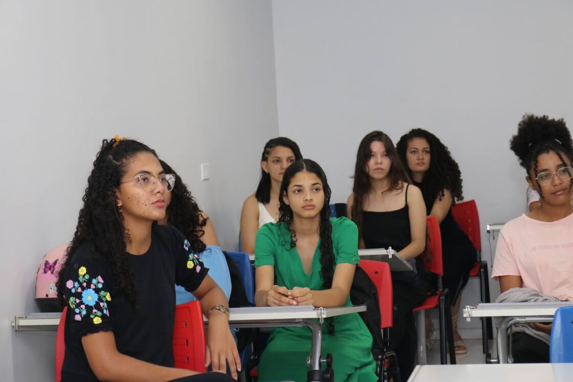 Uemasul cria Cursinho Popular para mulheres em situação de vulnerabilidade