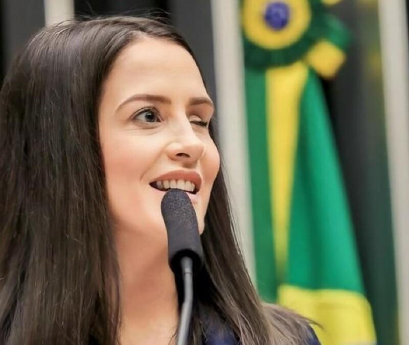 Aos 39 anos, morre deputada Amália Barros, vice-presidente do PL Mulher