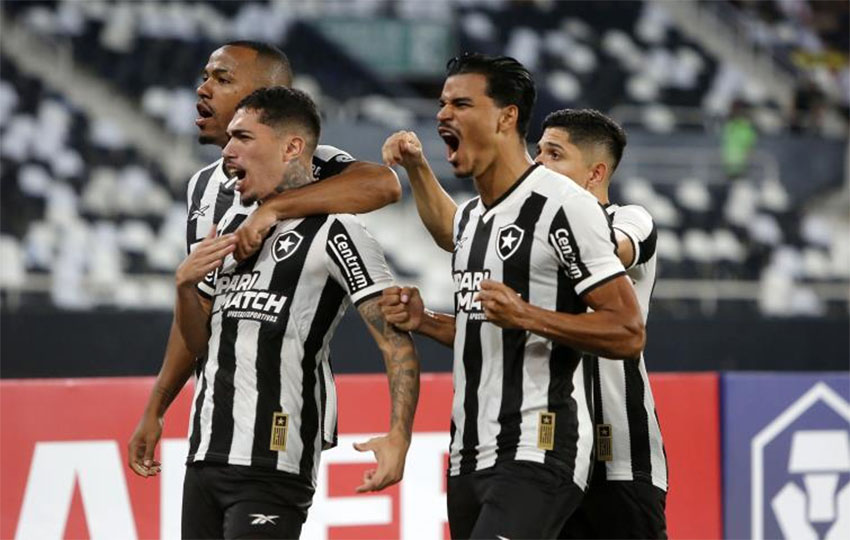 Botafogo vence LDU e entra na briga por vaga na próxima fase da Libertadores