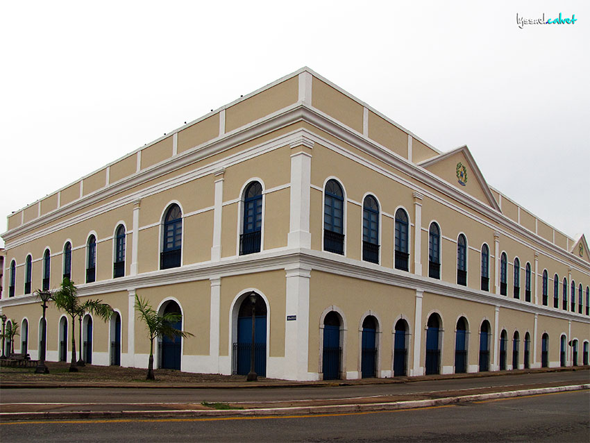 Coisas do Maranhão: Estado doa repartição para hotel e compra hotel para instalar repartições