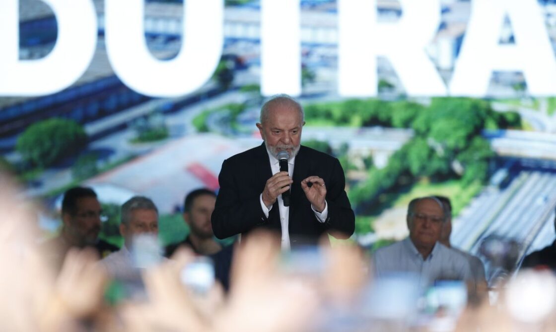 Lula inaugura obras na Via Dutra em Guarulhos contratadas por Tarcísio de Freitas no ministério