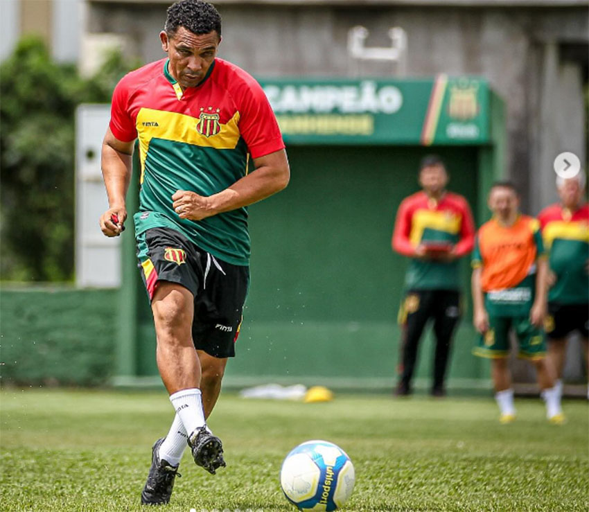 Sampaio contrata Zé Augusto e Maranhão chama Vinícius Saldanda
