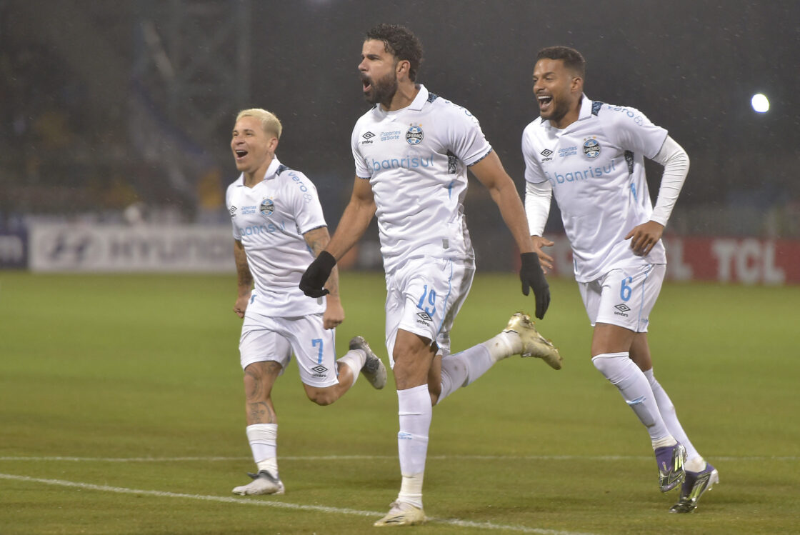 Grêmio vai às oitavas da Libertadores, mas falta definir sua posição no grupo