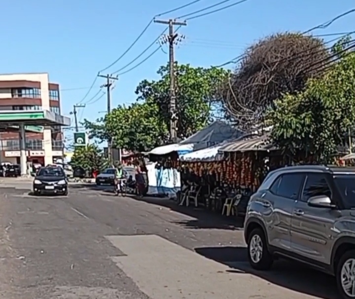 Feira de frutas em frente ao Bompreço do São Francisco recebe barracas padronizadas