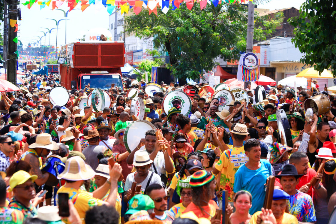 Desfile de Bumba meu boi neste domingo arrasta multidão no João Paulo