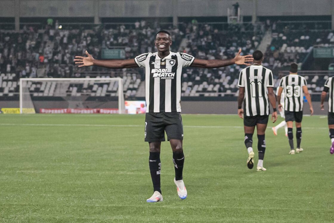 Botafogo vai para o grupo de campeões continentais e nacionais no mesmo ano?