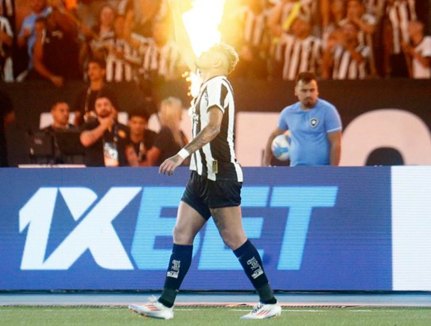 Botafogo assume liderança isolada da Série A do Brasileirão ao vencer Palmeiras