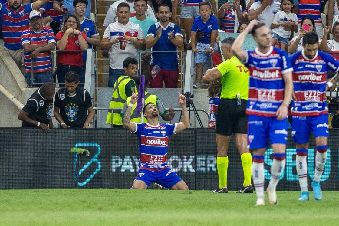 Beneficiado por Botafogo e Corinthians, Fortaleza de isola na liderança