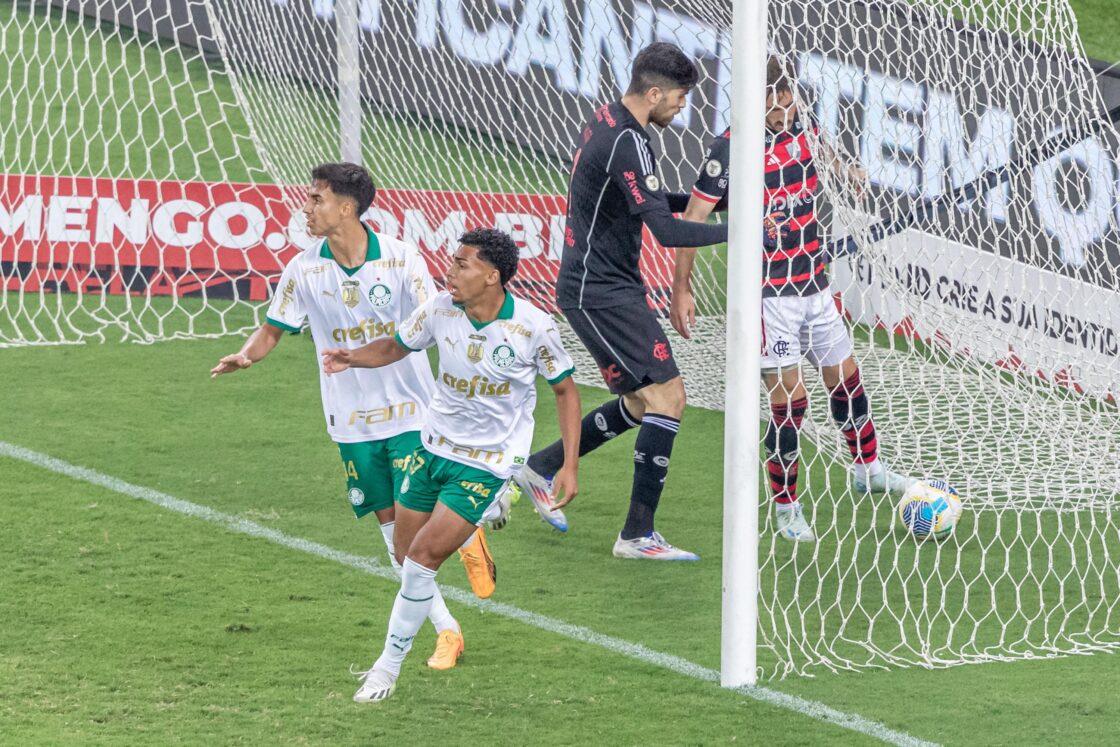 Empate entre Flamengo e Palmeiras mantém Botafogo líder do Brasileiro