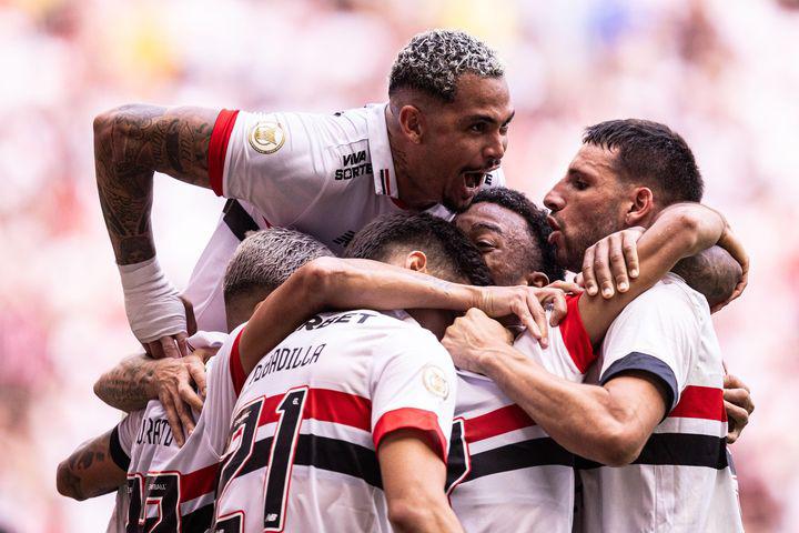 São Paulo vence Majestoso contra o Corinthians no Mané Garrincha no DF