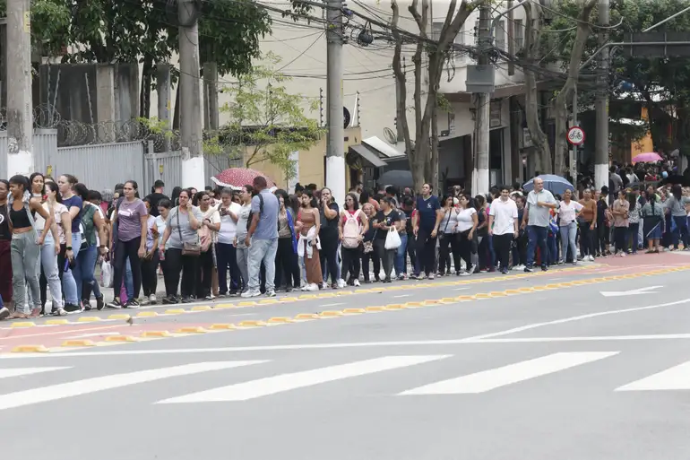 Com filas imensas, afirmou que não receberá os trabalhadores(Foto: Paulo Pinto/Agência Brasil)