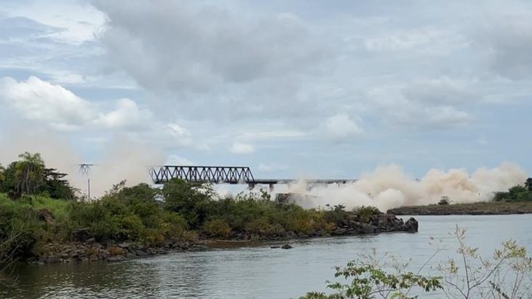 Dnit implode estrutura que restou da ponte entre Maranhão e Tocantins