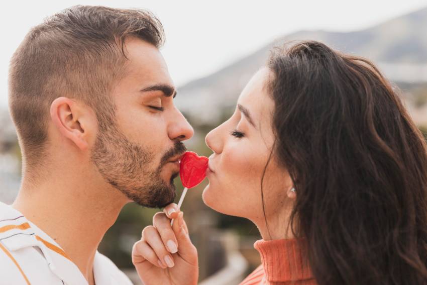 Em comemoração ao Dia do Beijo, cinema oferece par de ingressos com desconto durante todo o final de semana