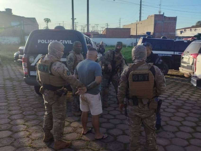 Policial aposentada presa com quadrilha que assaltou transportadora de valores