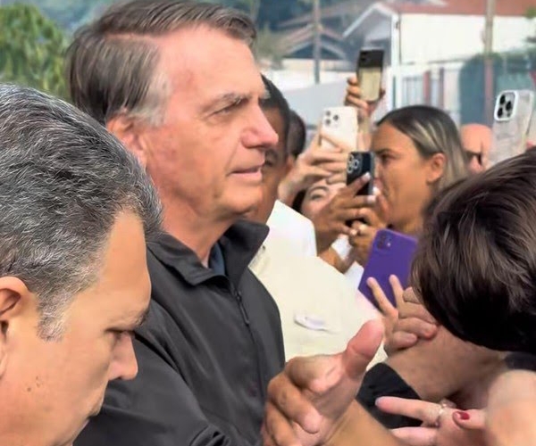 Jair Bolsonaro cancela agenda política em Goiás após passar mal por crise estomacal