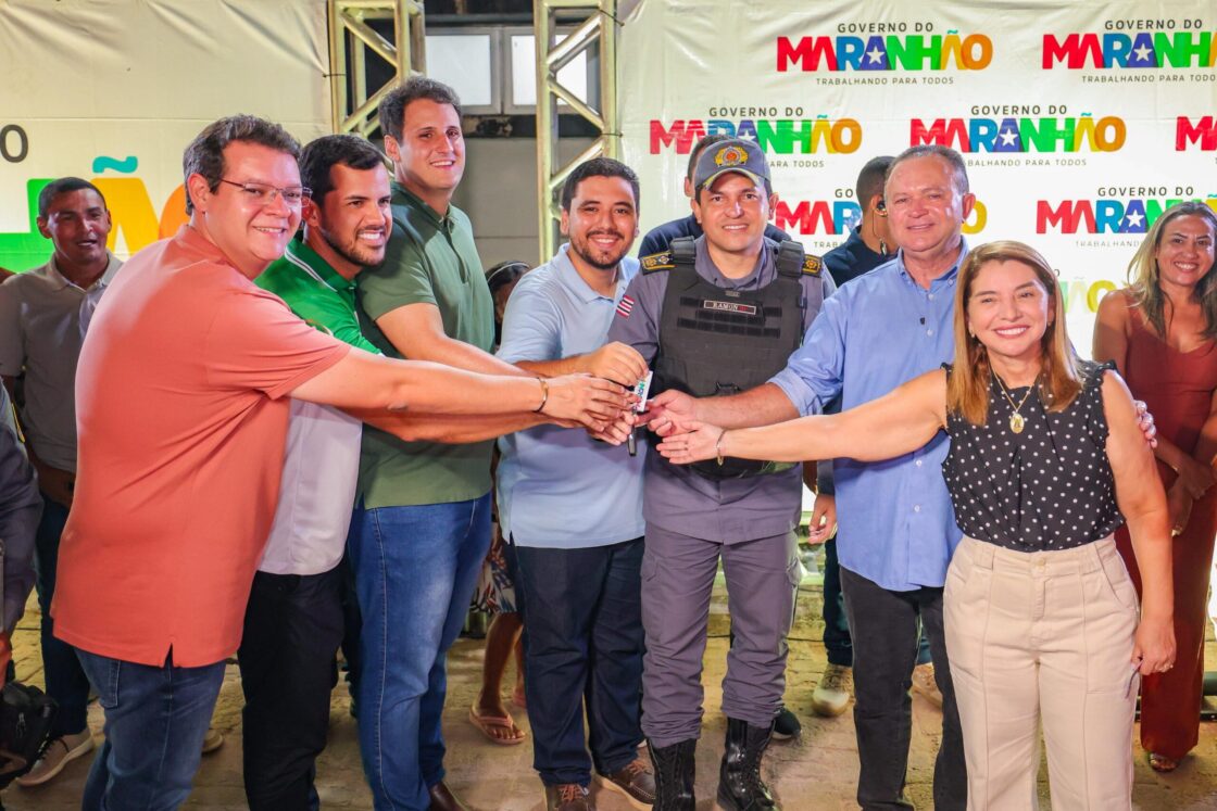 Iracema Vale acompanha entrega de viatura e ambulância em Barreirinhas e visita a vaquejada