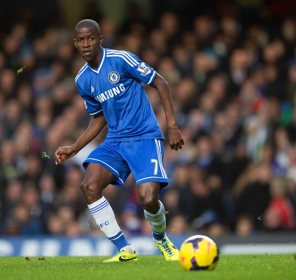 Ídolo do Chelsea, Ramires aconselha Estevão e fala sobre favoritismo do time na Premier League