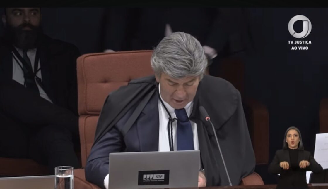 Luiz Fux não considera crime ou ofensa à democracia criticar urna eletrônica