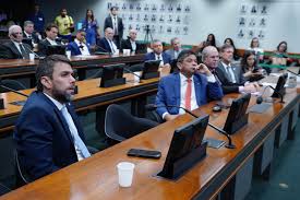 VOTAÇÕES Bancada maranhense vota em peso para abolver Glauber Braga e condenar Carla Zambelli