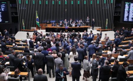 PARLAMENTO Câmara não forma maioria para cassar mandatos parlamentares de Glauber Braga e Carla Zambelli