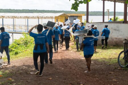 ILUMINAÇÃO Comunidade em Paço do Lumiar recebe postes de iluminação pública alimentados por energia solar