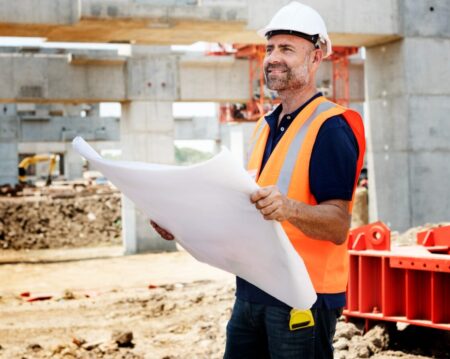 PROFISSIONALIZAÇÃO Senai capacita técnicos em Edificações e em Eletromecânica para motos