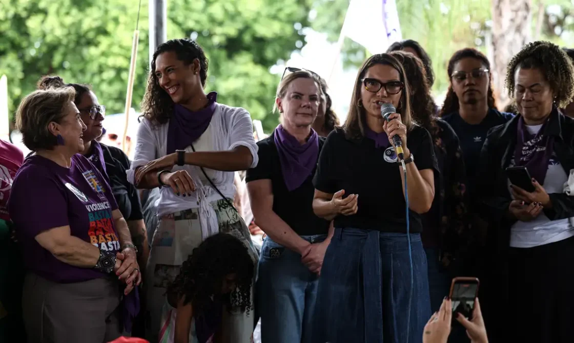 MULHERES Janja admite em ato em defesa das mulheres que “a gente precisa de penas mais duras para feminicídio”