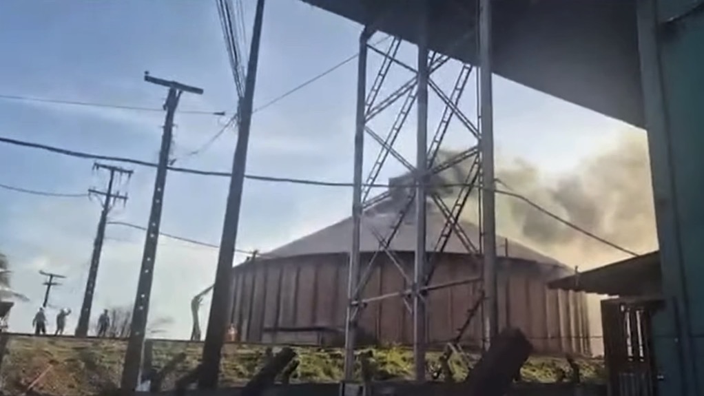 FOGO CONTROLADO Incêndio em silo de grãos da VLI é registrado na tarde desta segunda-feira