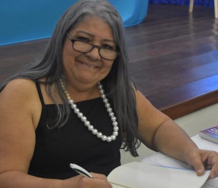 Jornalista e escritora maranhense lança livro para contar a vida de um narrador de histórias